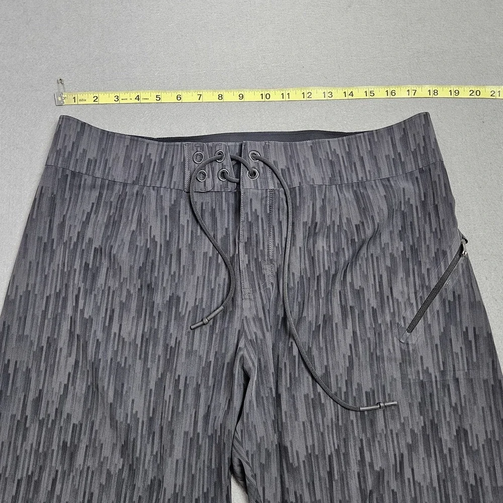 Lululemon Board Shorts Men's 36 Swim Trunks Unlined No Mesh Gray‎ Striped